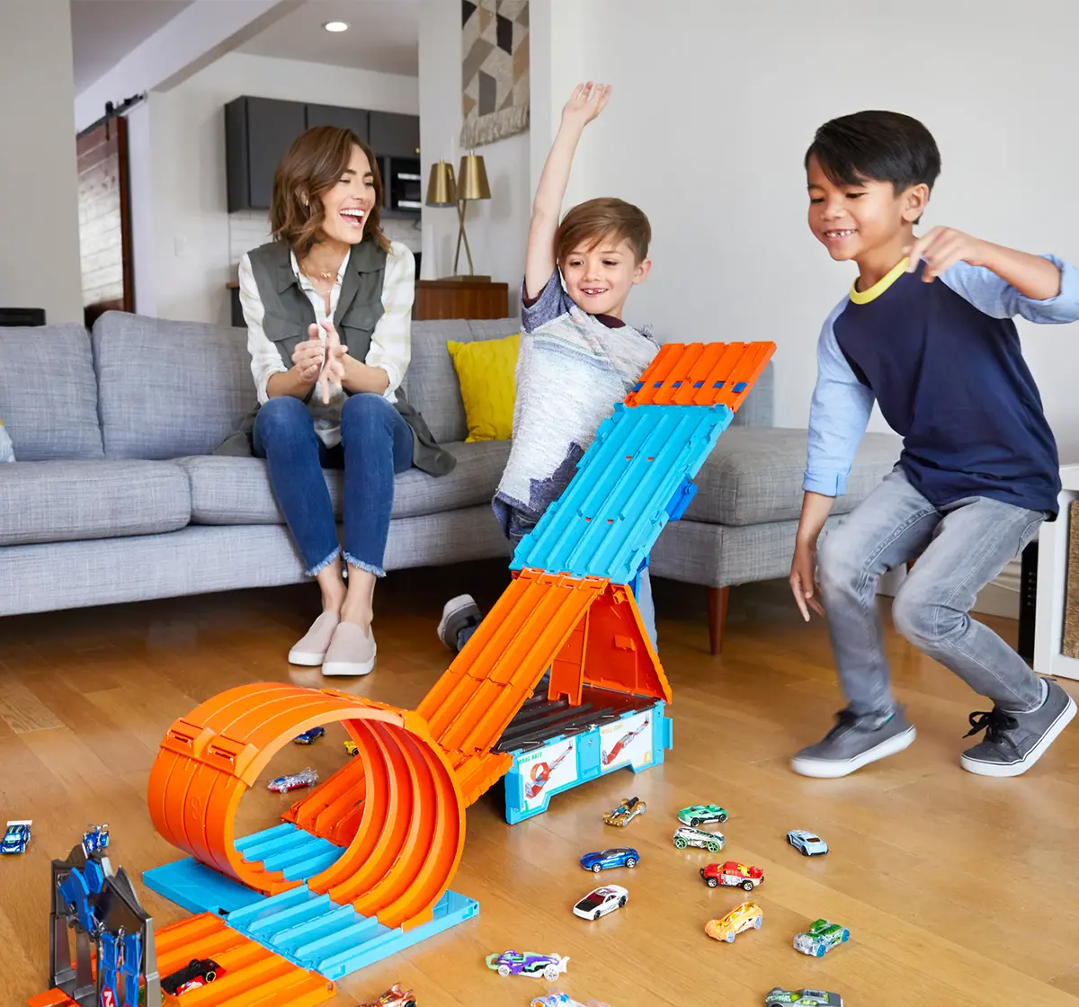 HOT WHEELS ULTIMATE RACE CRATE GKT87