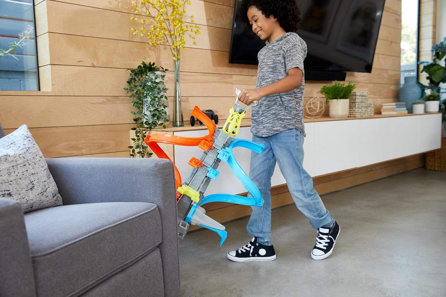 Mattel Hot Wheels Loop & Launch Track Set for Kids 5-10 Years Old with Adjustable 2-Foot-Tall Winner S Cage, Spiral Loop, & Point Panels, Simple Set-Up & Collapsible for Easy Storage GRW39