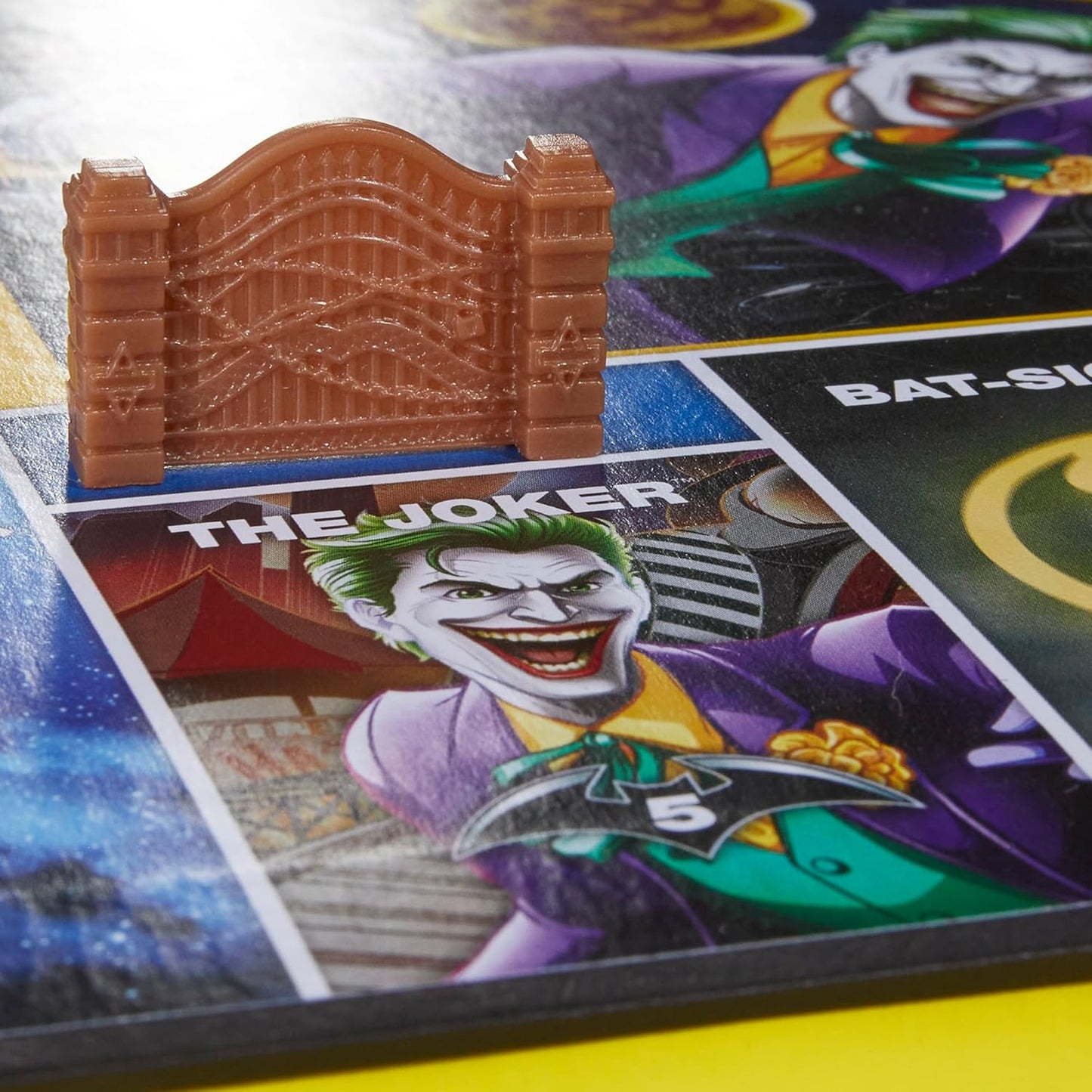 Hasbro Gaming Monopoly Batman Edition Board Game, 8Y+, 2 to 4 Players