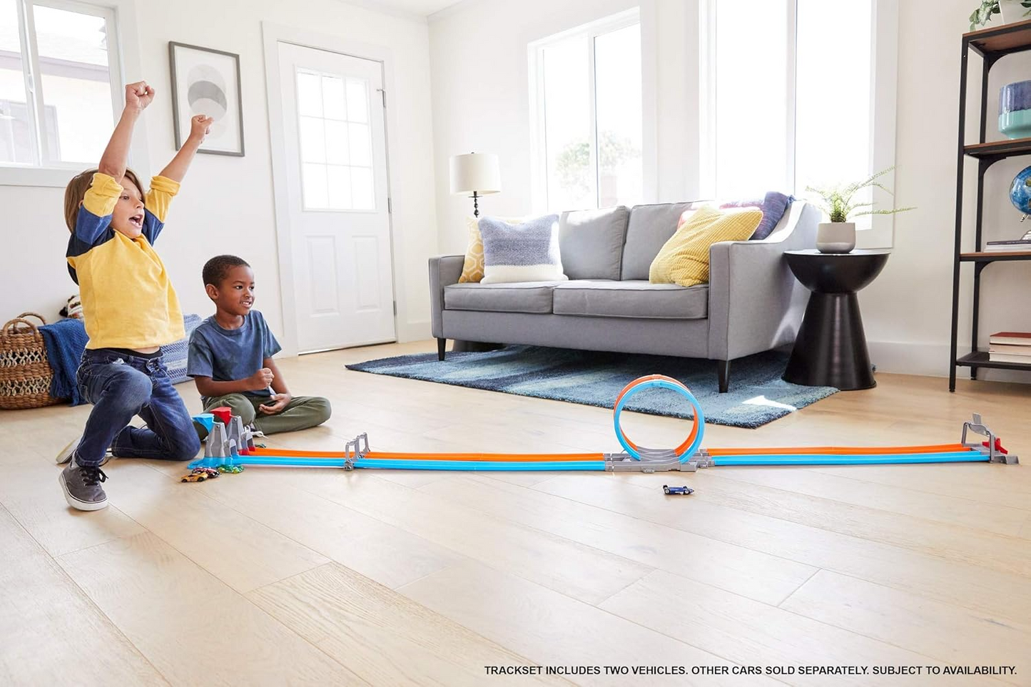 Hot Wheels Double Loop Dash Trackset with 2 Vehicles GFH85