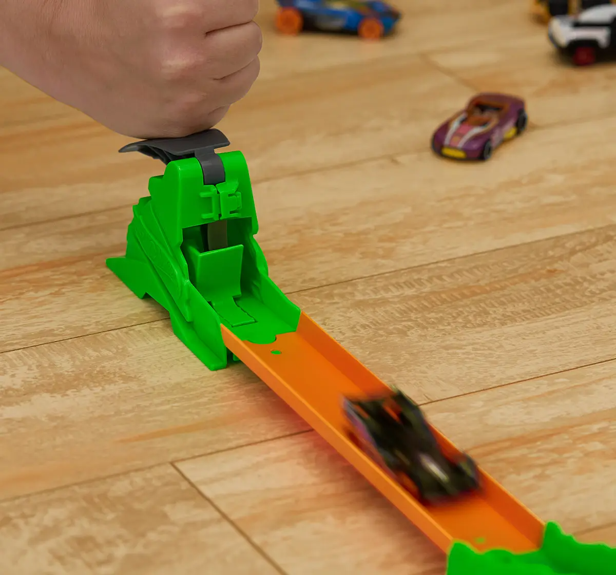 HOT WHEELS TRACK BUILDER STARTER BUILDER BOX HNJ66