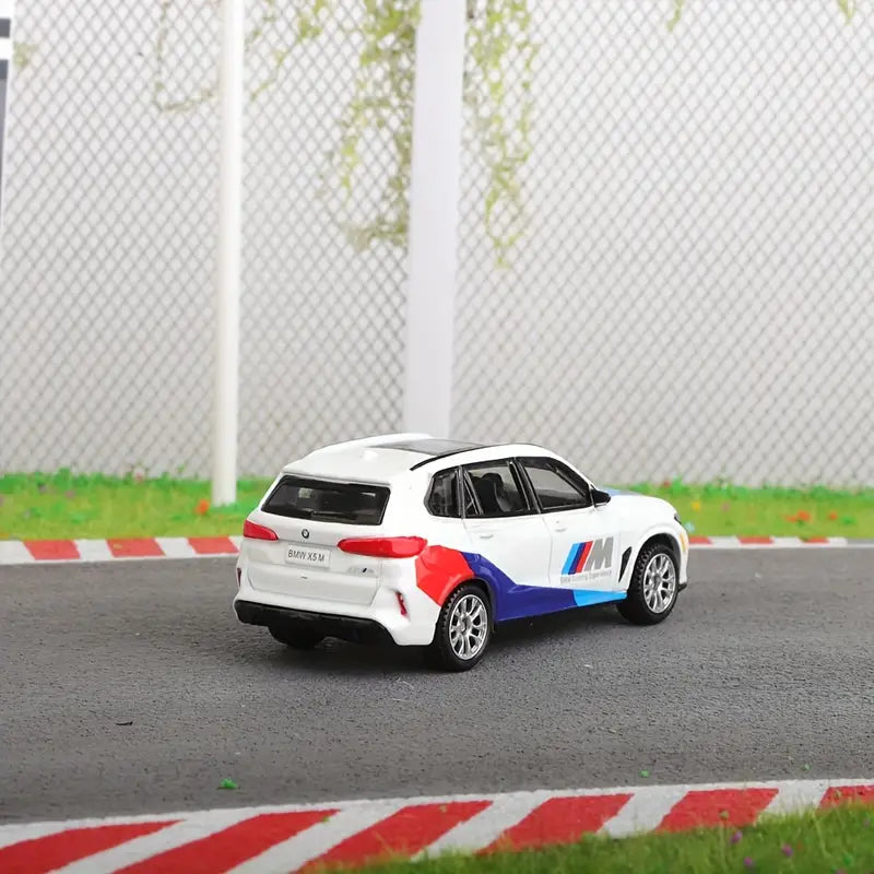 Scale 1 :64 CCA BMW X5M Car With Acrylic Case