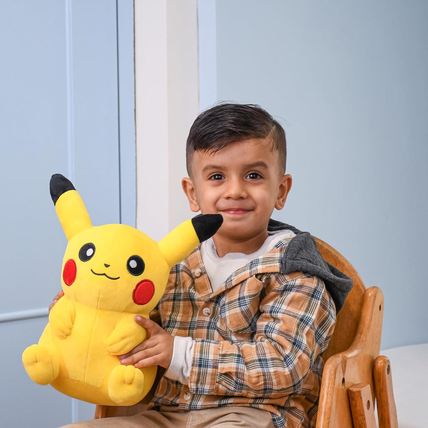Mirada Pokémon Pikachu Soft Toy - Officially Licensed Plush Stuffed Character Gift for Kids & Fans - 22cm