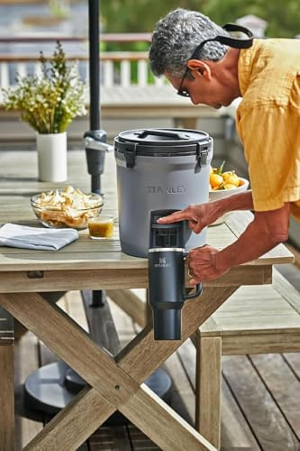 Stanley Quencher H2.0 FlowState Stainless Steel Vacuum Insulated Tumbler with Lid and Straw for Water, Iced Tea or Coffee, Smoothie and More, Black , 40 oz