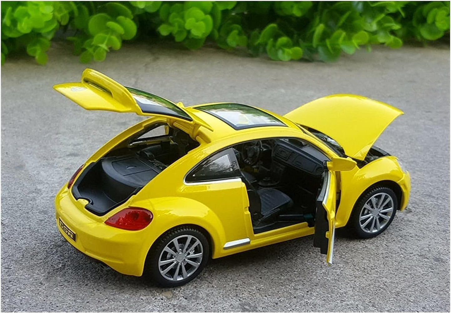 Daji Yellow car Volkswagen Beetle Alloy Simulation Car Model Sound and Light Pull Back Toy Car 1:32 Sophisticated Gift Choice.