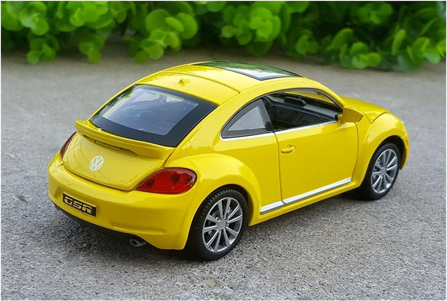 Daji Yellow car Volkswagen Beetle Alloy Simulation Car Model Sound and Light Pull Back Toy Car 1:32 Sophisticated Gift Choice.
