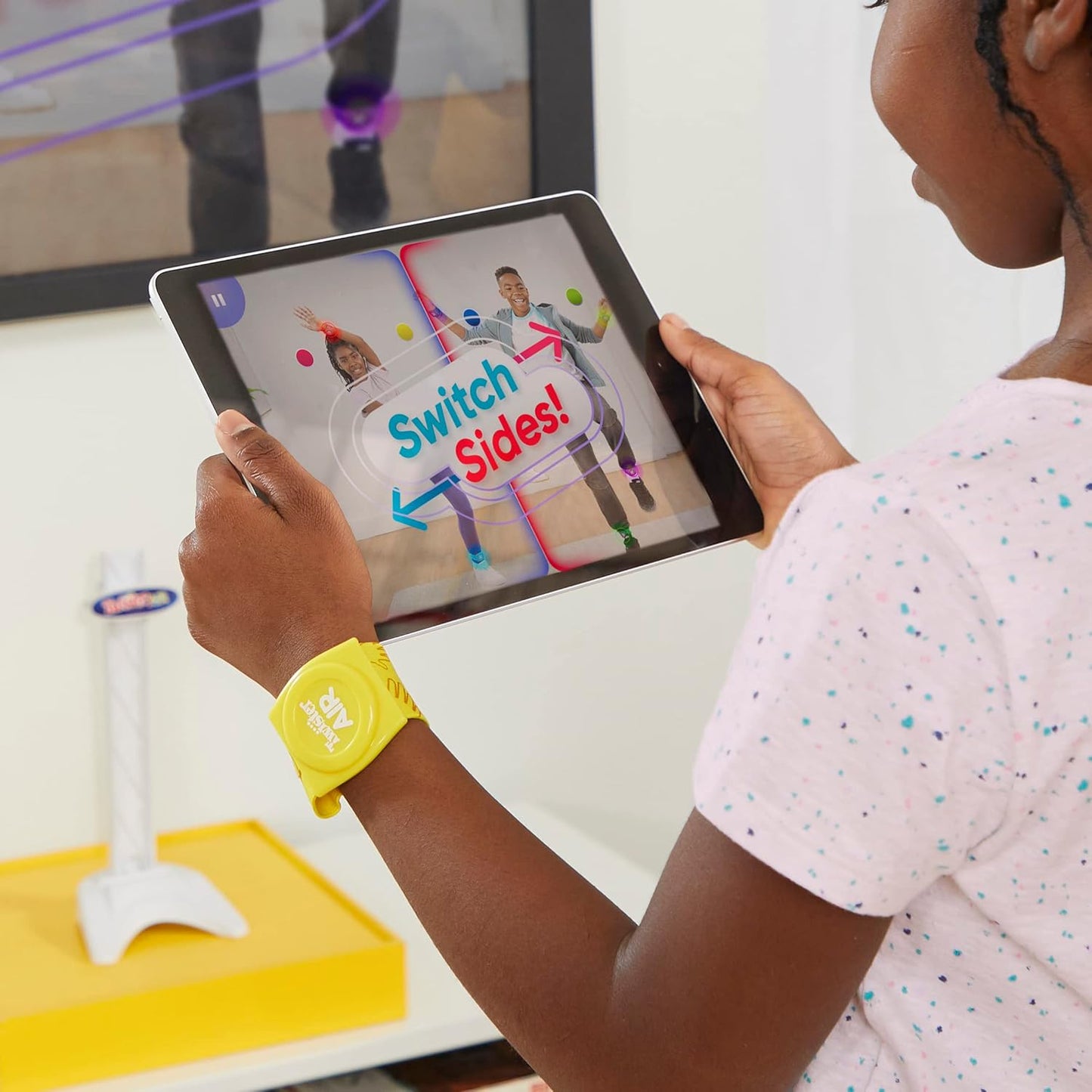Hasbro Gaming Twister Air Game, AR App Play Game with Wrist and Ankle Bands, 8Y+