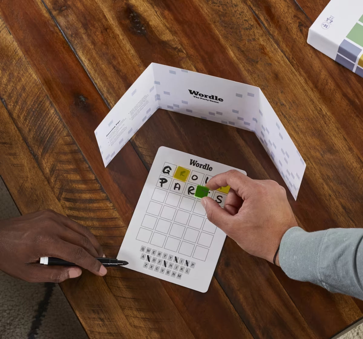 Hasbro Gaming Wordle The Party Game for 2-4 Players, 12Y+