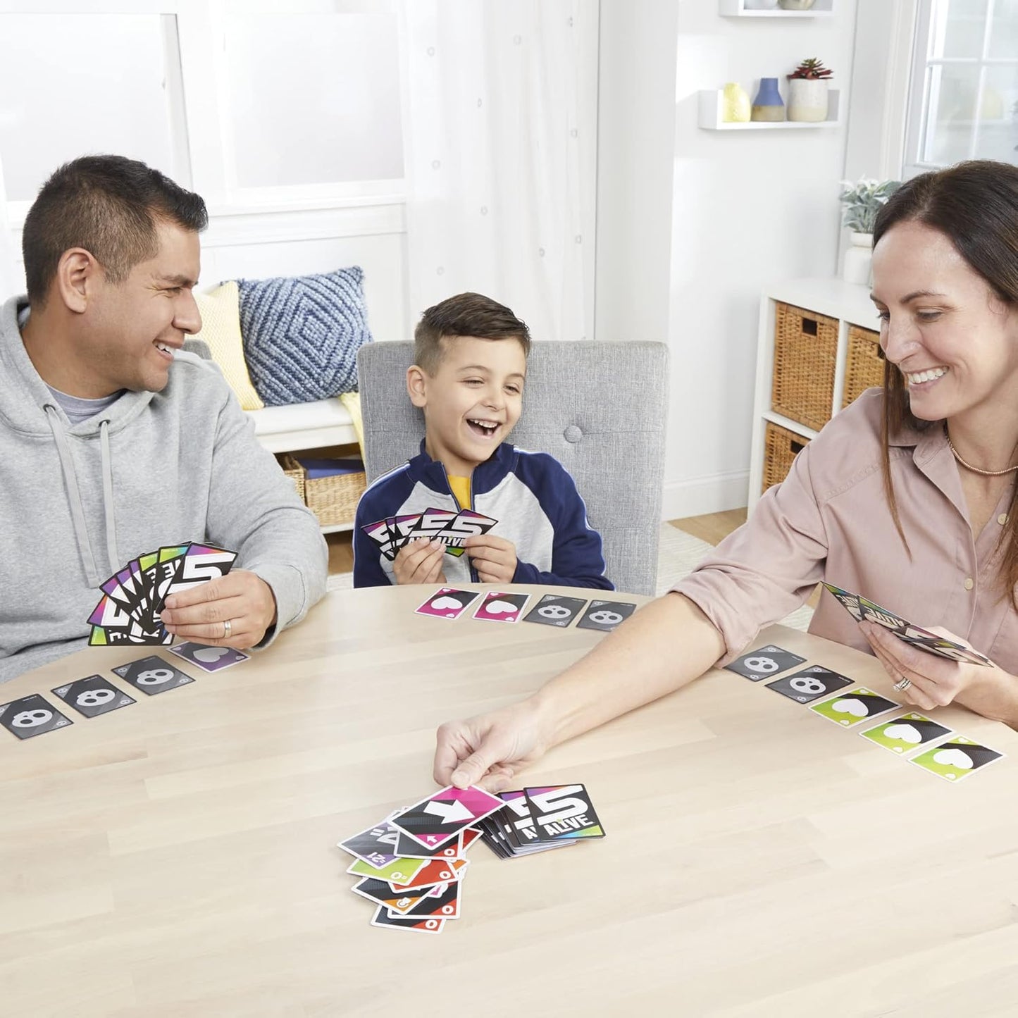 Hasbro Gaming 5 Alive Card Game, Fast-Paced Kids Game, Easy to Learn, Fun Family Game
