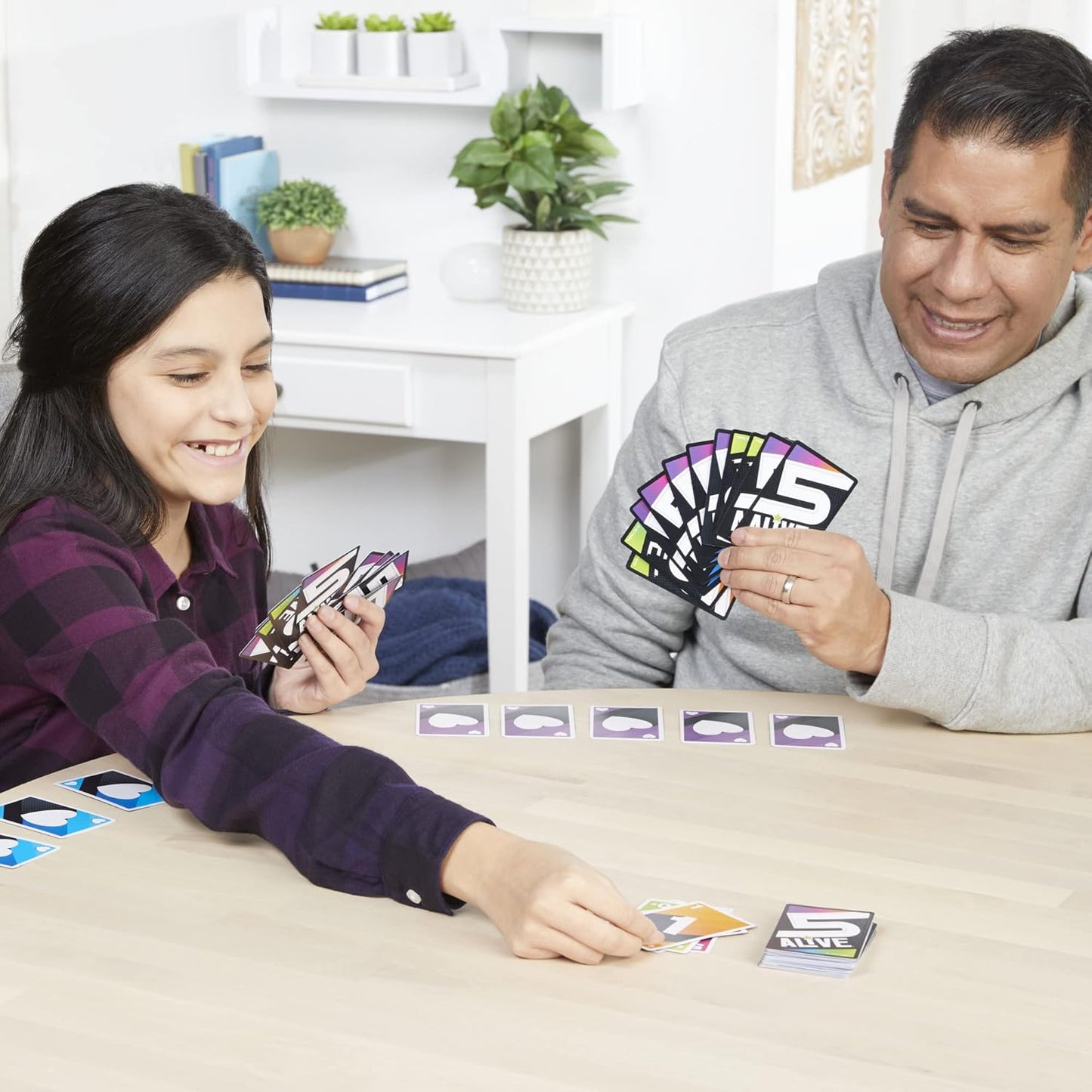 Hasbro Gaming 5 Alive Card Game, Fast-Paced Kids Game, Easy to Learn, Fun Family Game