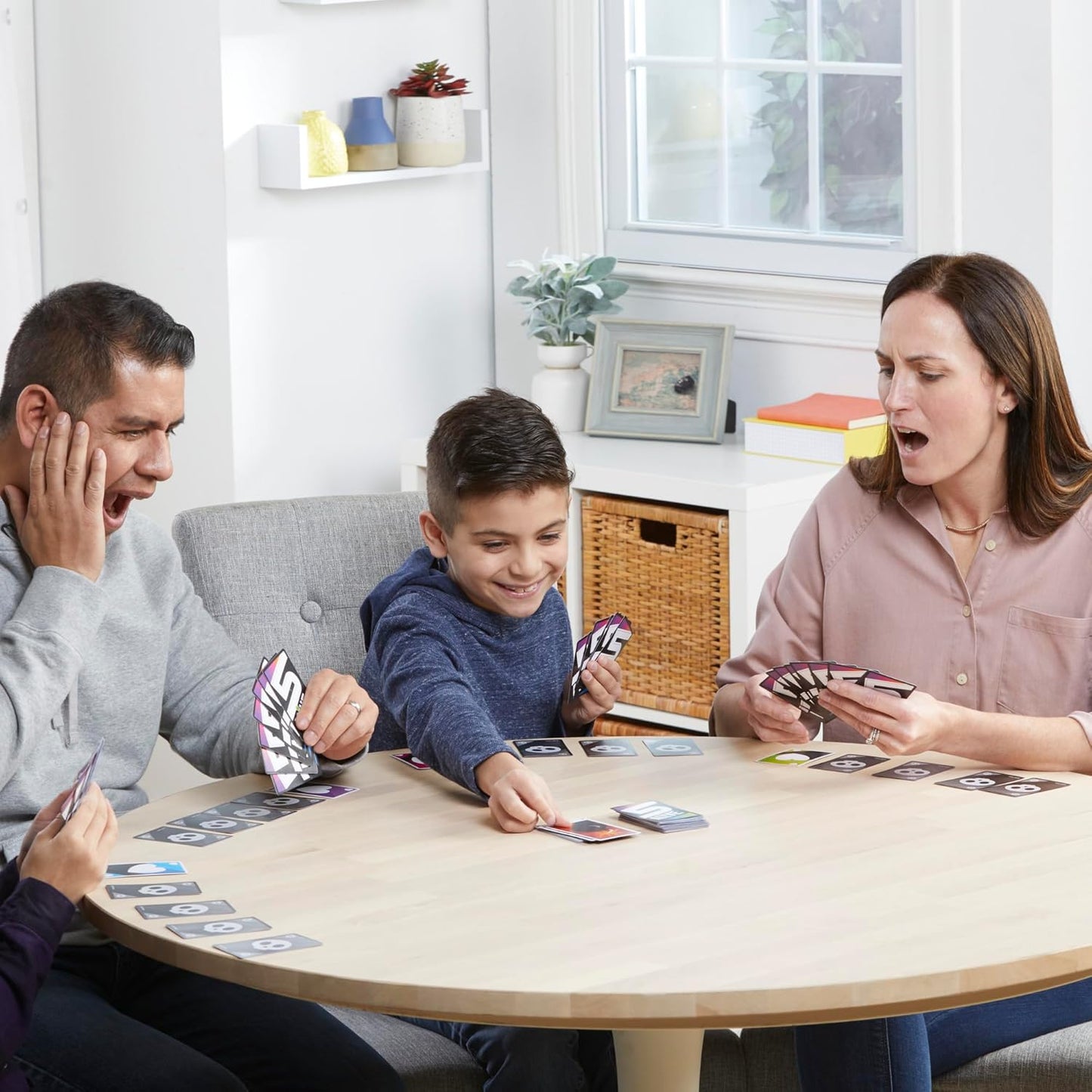 Hasbro Gaming 5 Alive Card Game, Fast-Paced Kids Game, Easy to Learn, Fun Family Game