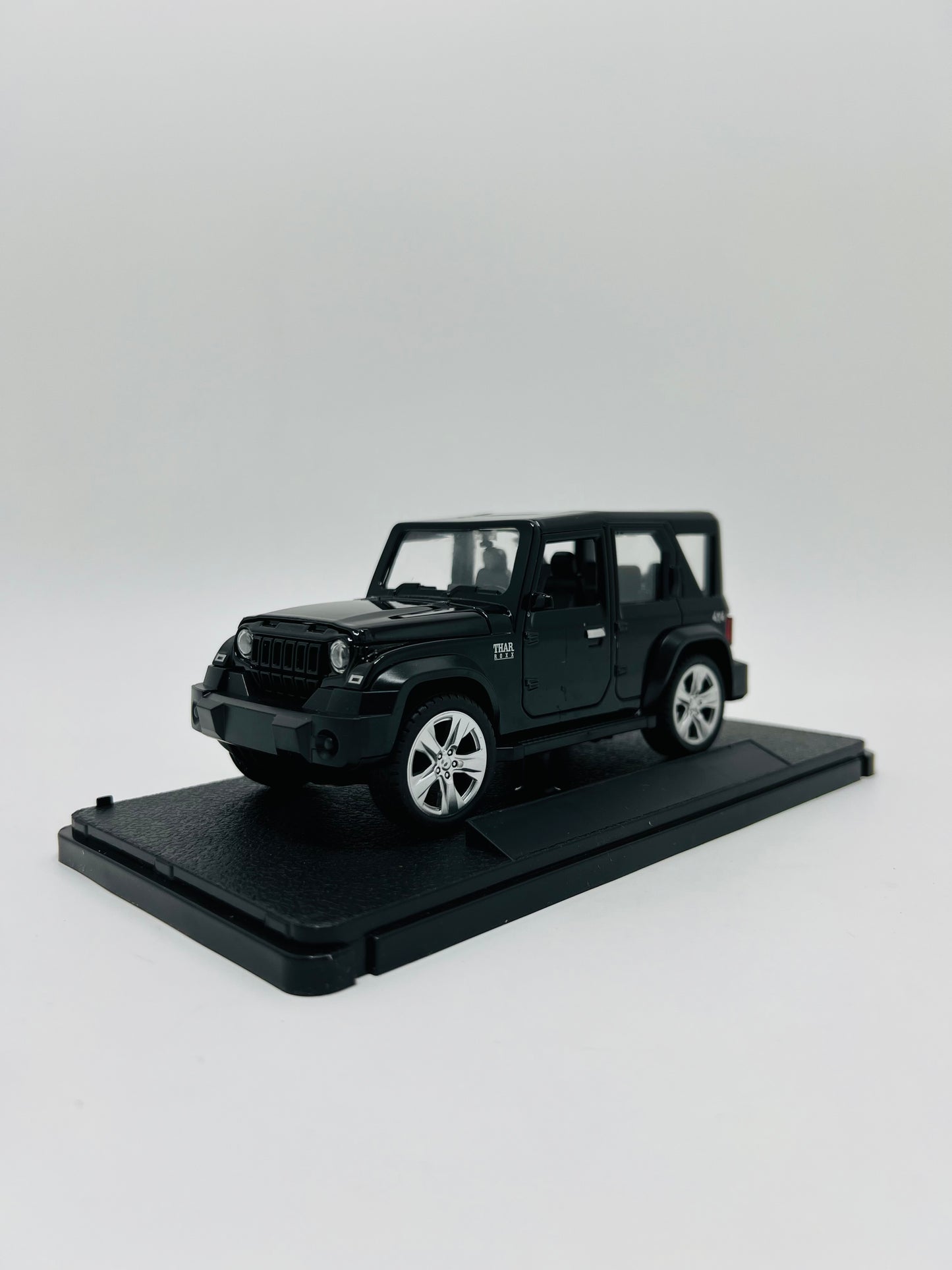Thar Roxx 1:28 Die Cast Scale Model Car