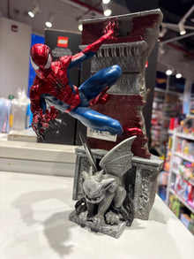 Spider-Man Building Gargoyle Diorama Figure 30 cm