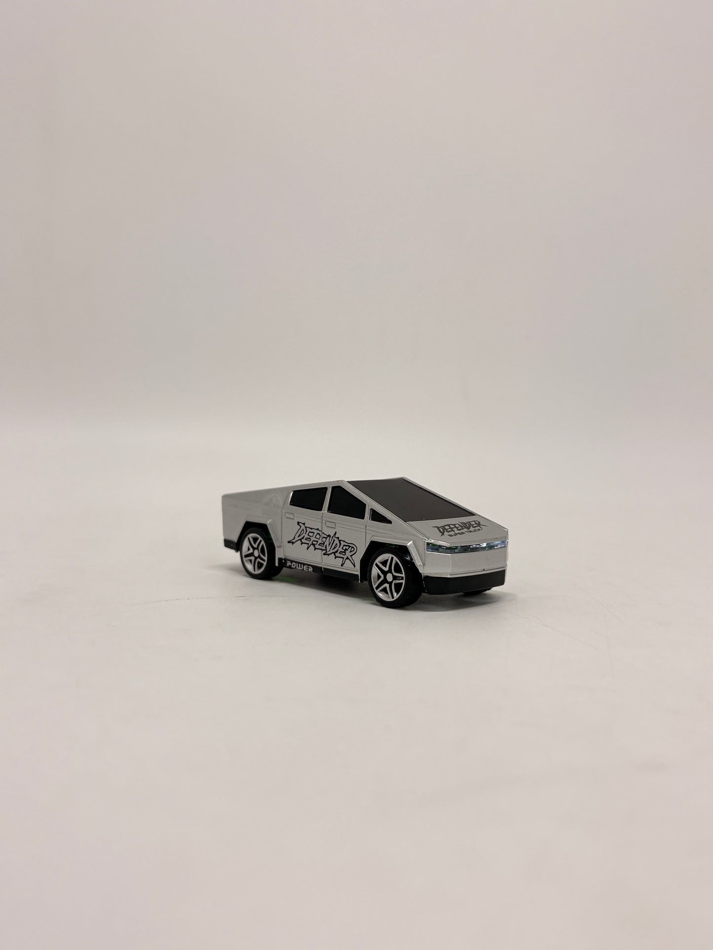 Trasped Min Desktop Tesla Cyber Truck 1:64 Remote Control Car