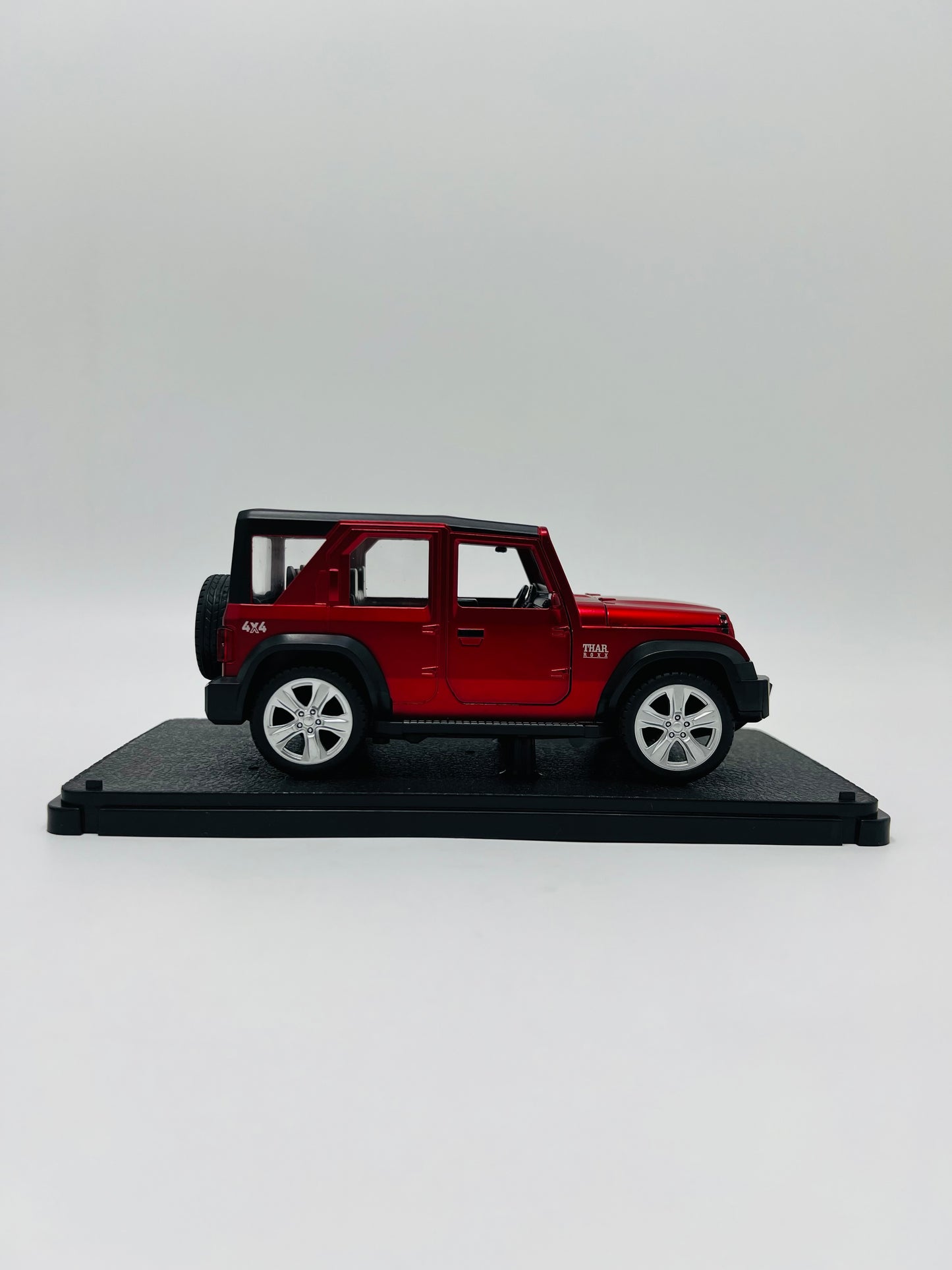 Thar Roxx 1:28 Die Cast Scale Model Car