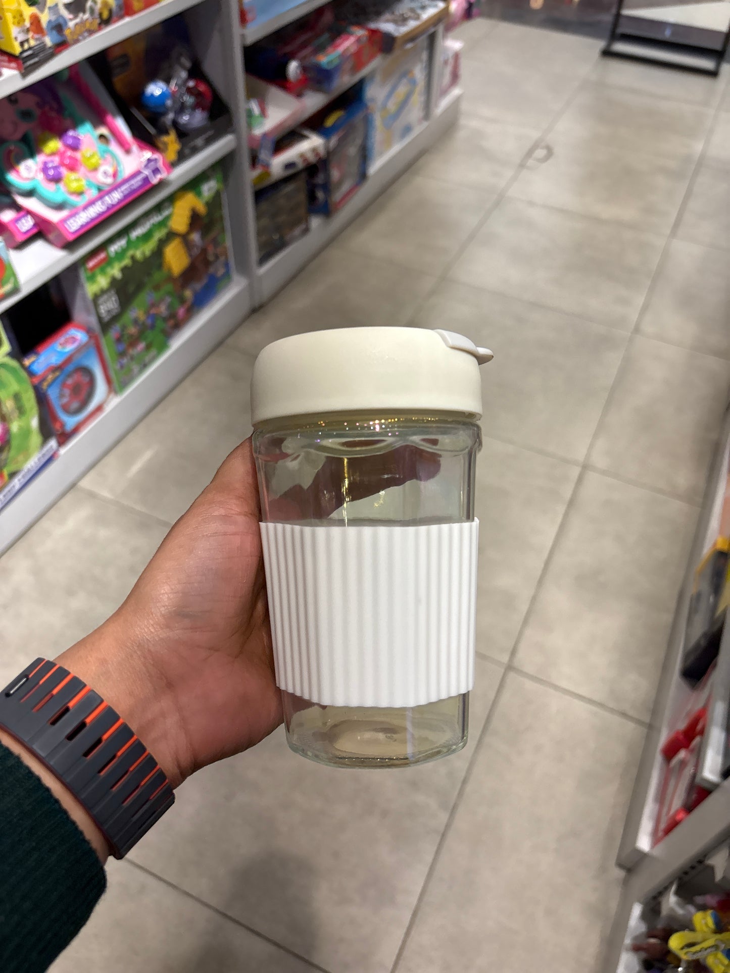 Glass Coffee Cup with Lid and Straw – Ribbed Sleeve 420ml