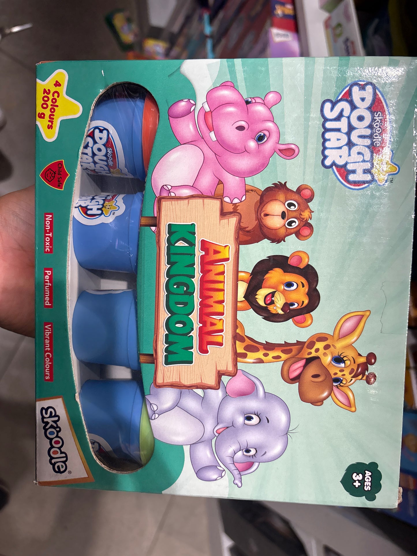 Skoodle Dough Star Animal Kingdom 4 Color Animal Dough Set with Molds and Tools