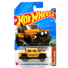 Hot Wheels Basic Mainline Car '15 Land Rover Defender Double Cab/ Vehicule A Cabine Double