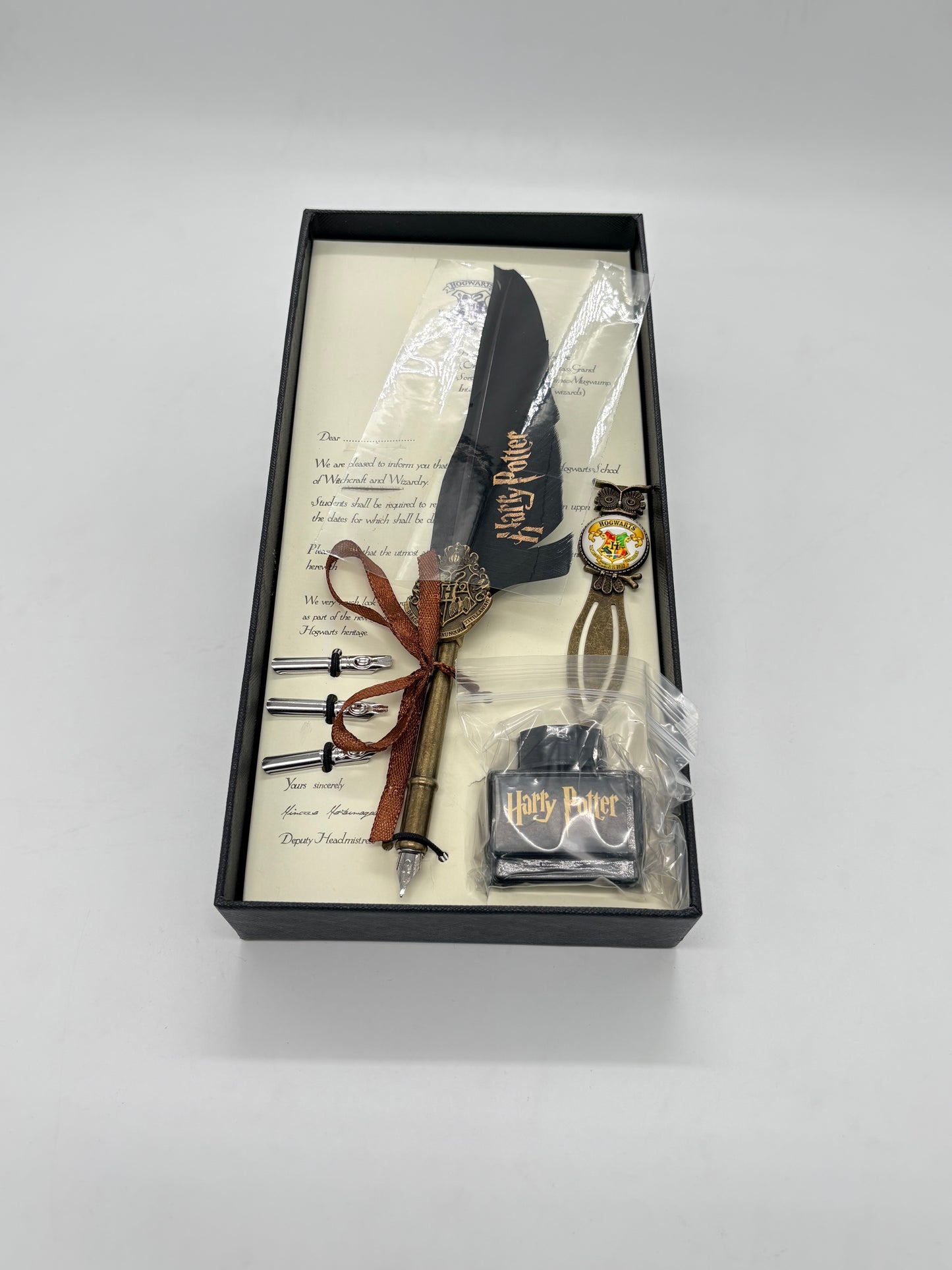 Harry Potter Magical Quill Pen Gift Set - Hogwarts Themed Writing Set