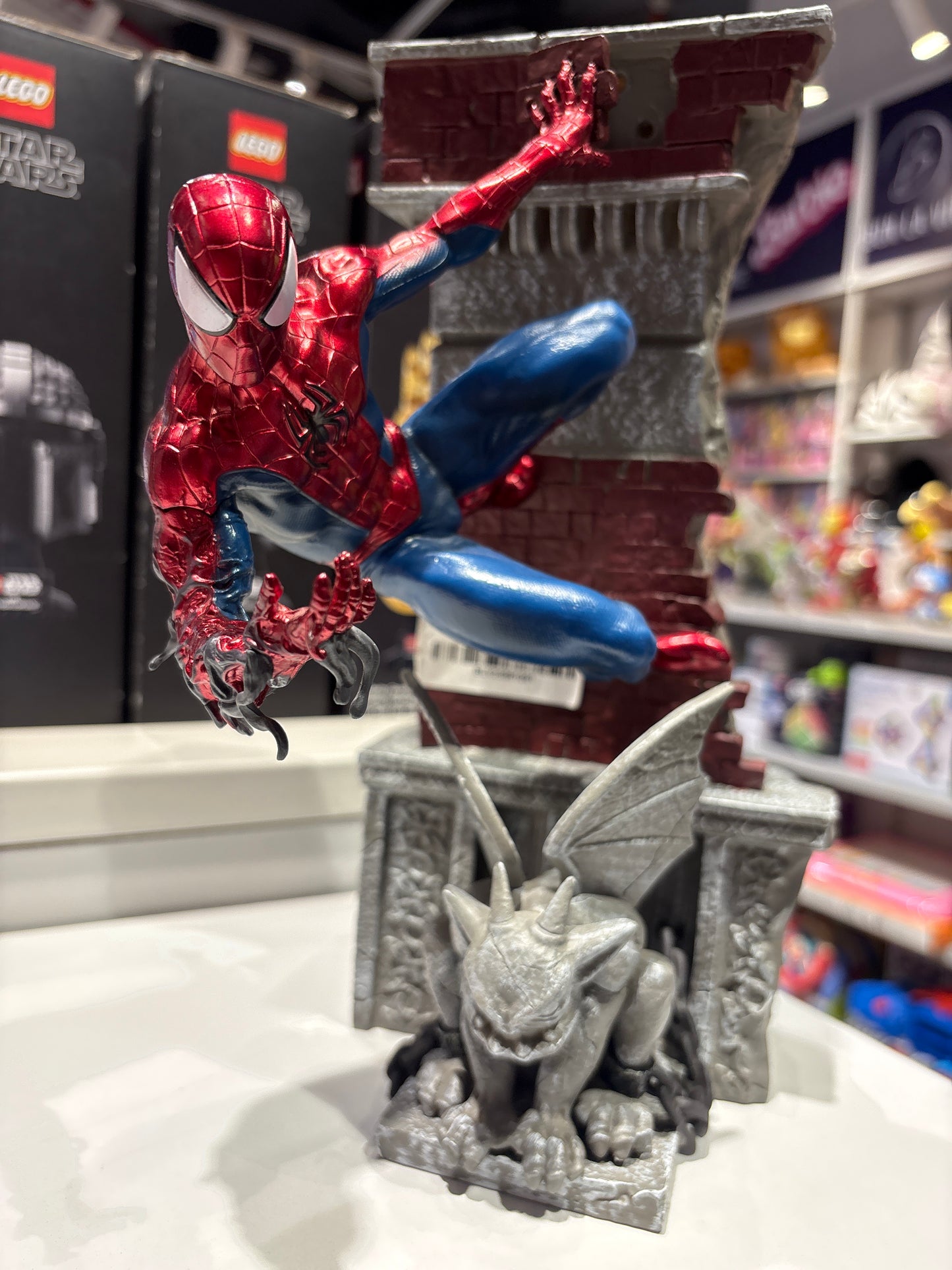 Spiderman Building Gargoyle Diorama Figure 30 cm