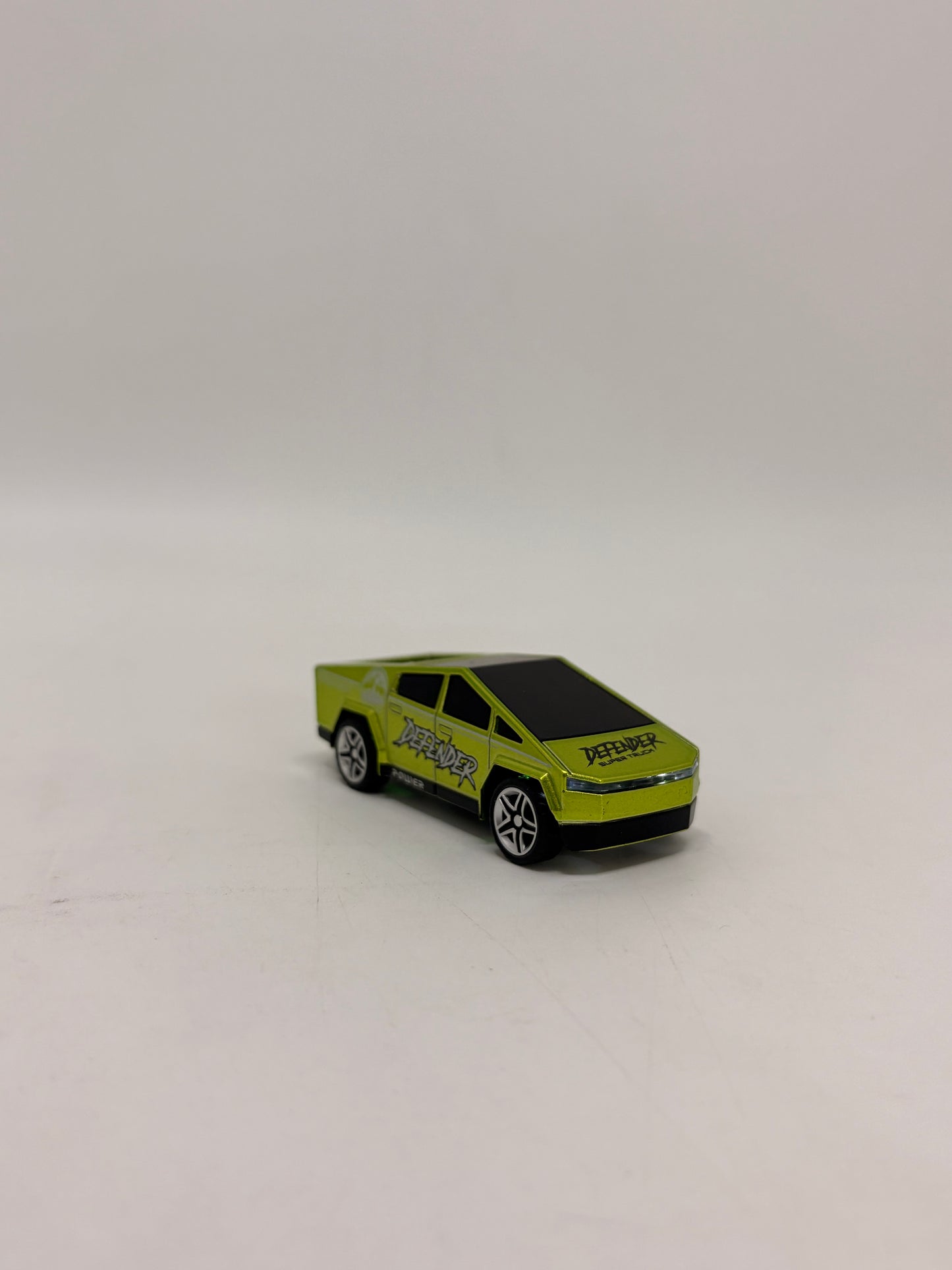 Trasped Min Desktop Tesla Cyber Truck 1:64 Remote Control Car