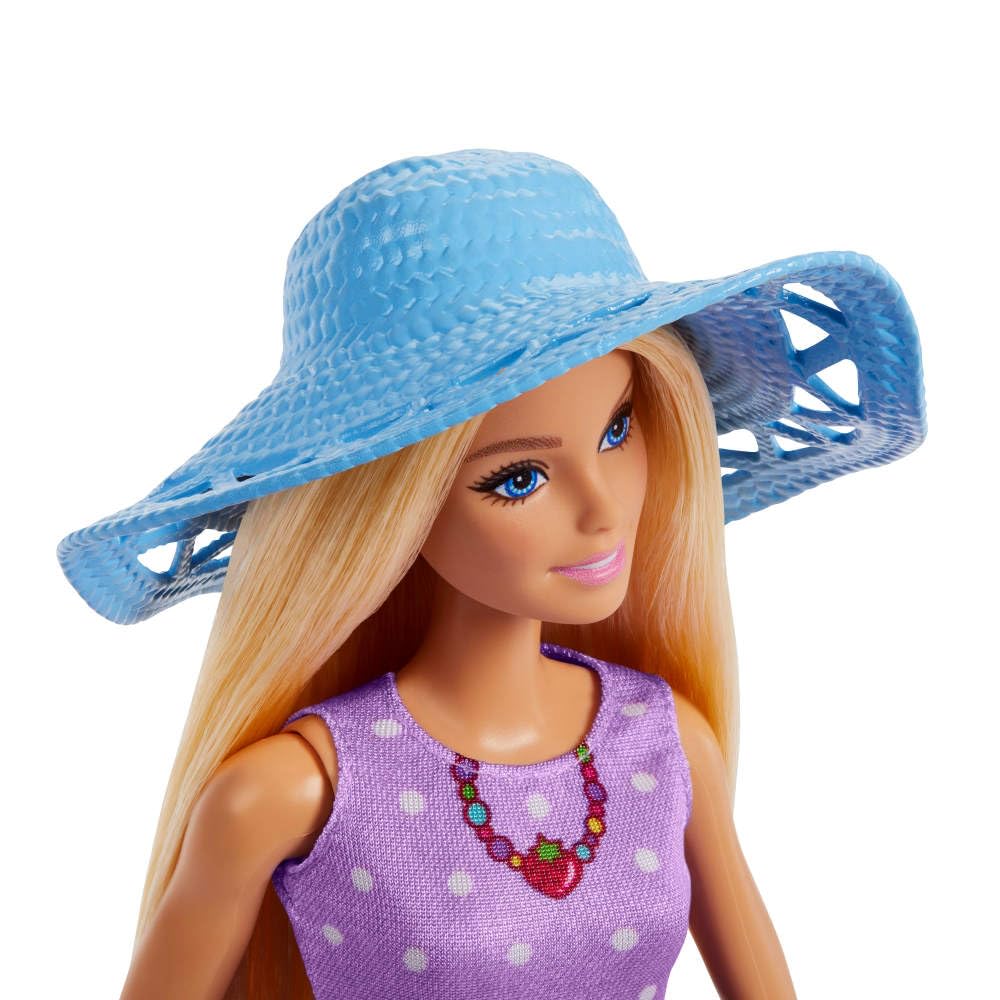 Barbie Family & Friends Dolls & Accessories Playset, Picnic-Themed Playset with Fashion & Small Dolls, Plus 9 Pieces Including Food