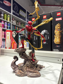 Iron Spider-Man Claws Figure 36 cm