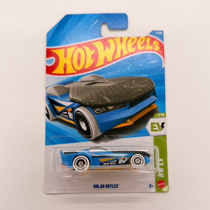 Hot Wheels 1:64 Die-Cast Set of 4 - Batmobile, Solar Reflex, Honda Motocompo, Land Rover Defender Double Cab