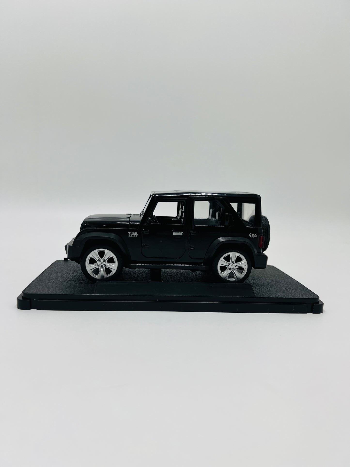 Thar Roxx 1:28 Die Cast Scale Model Car