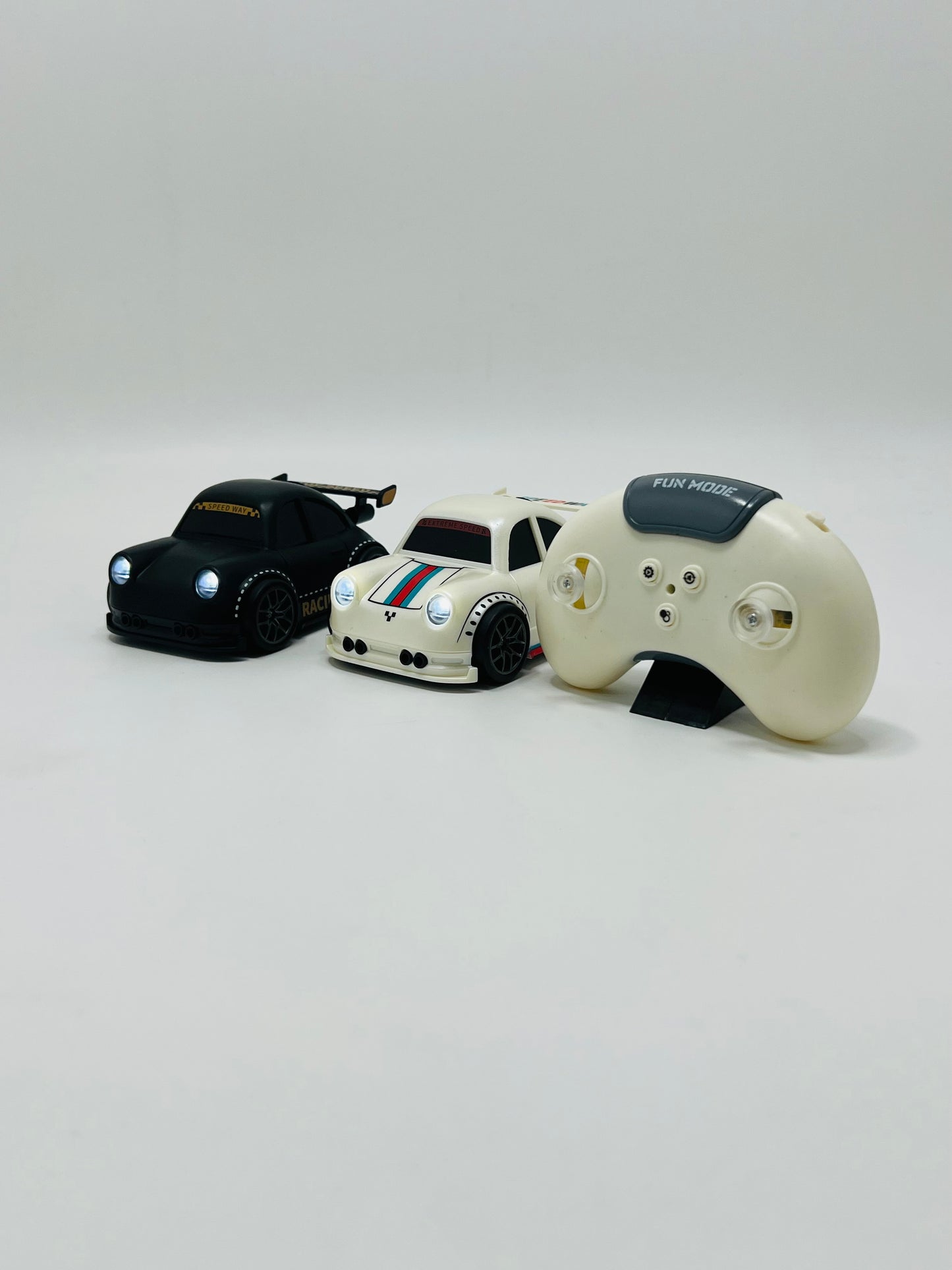 Mini Remote Control Drift Car with Automatic Trace Sensing