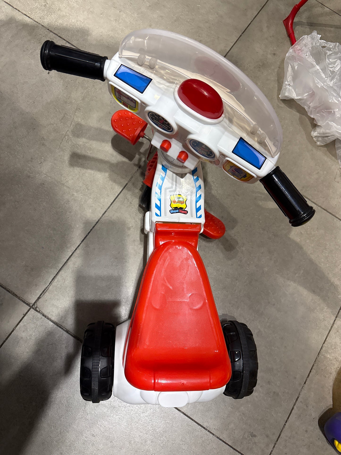 SP14803 GREEN ORANGE SKOO TRIKE RED COLOUR