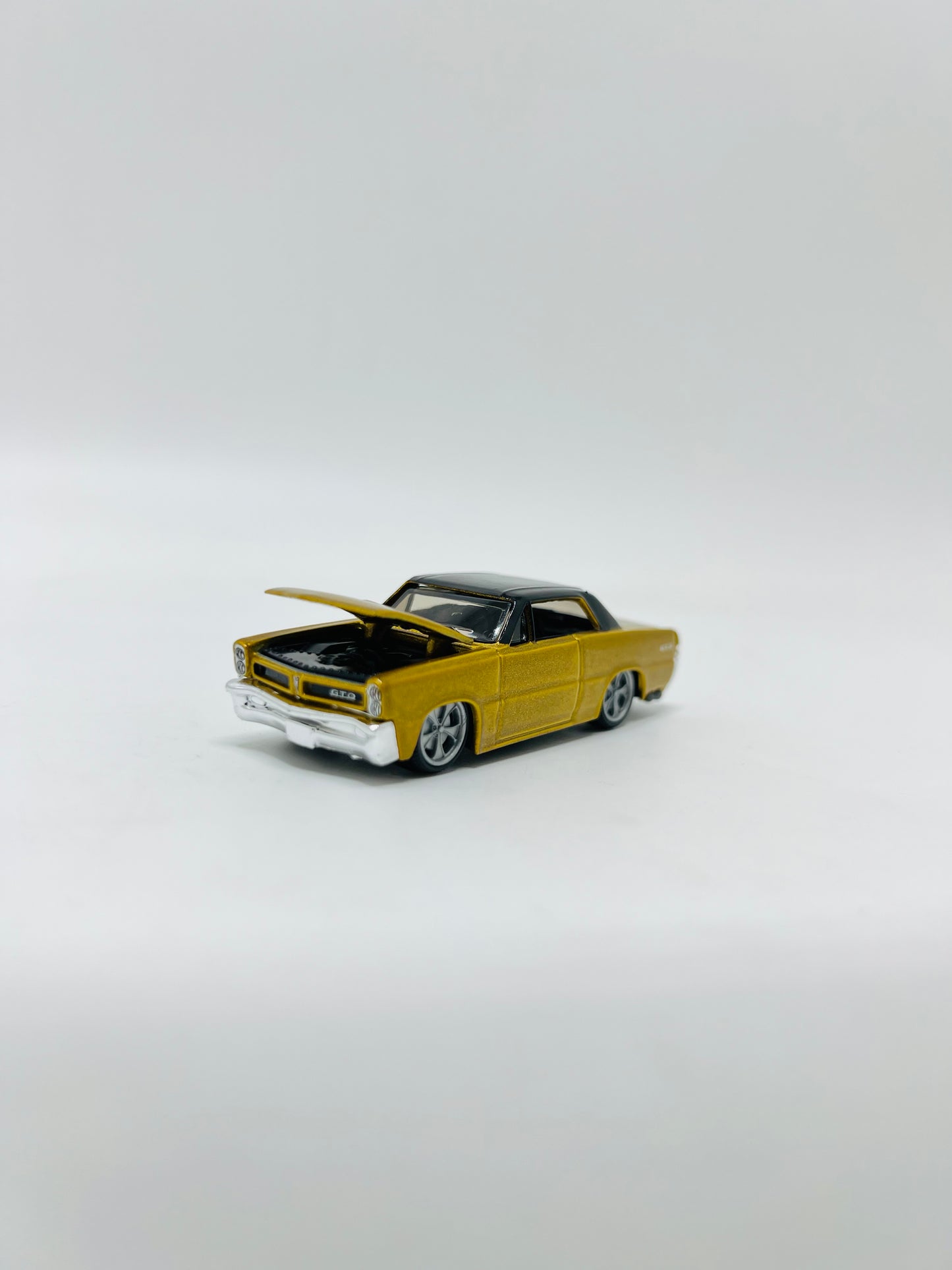 Bburago Orginal 1:64 Die Cast Scale Model Car