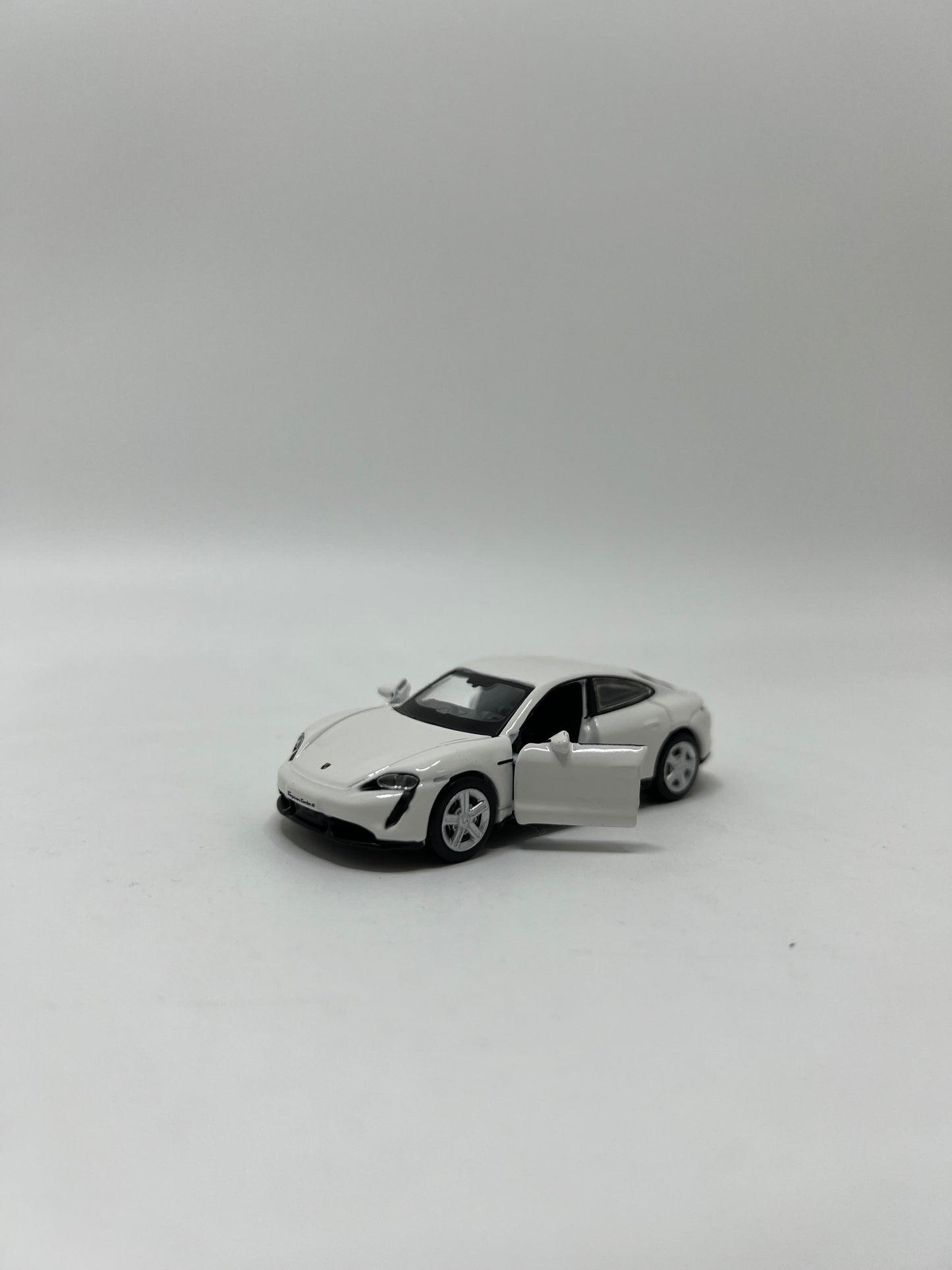 Bburago Orginal 1:64 Die Cast Scale Model Car