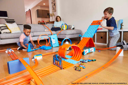 Hot Wheels Race Crate with 3 Stunts in 1 Set Portable Storage Ages 6 to 10
