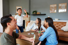 Mattel Original UNO Card Game – Classic Family Card Game for Kids & Adults (Age 7+)