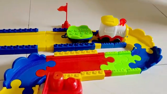 Mirana Block Rider Interlocking Train Set with Rechargeable Engine — 82 Pcs (2+ Years)
